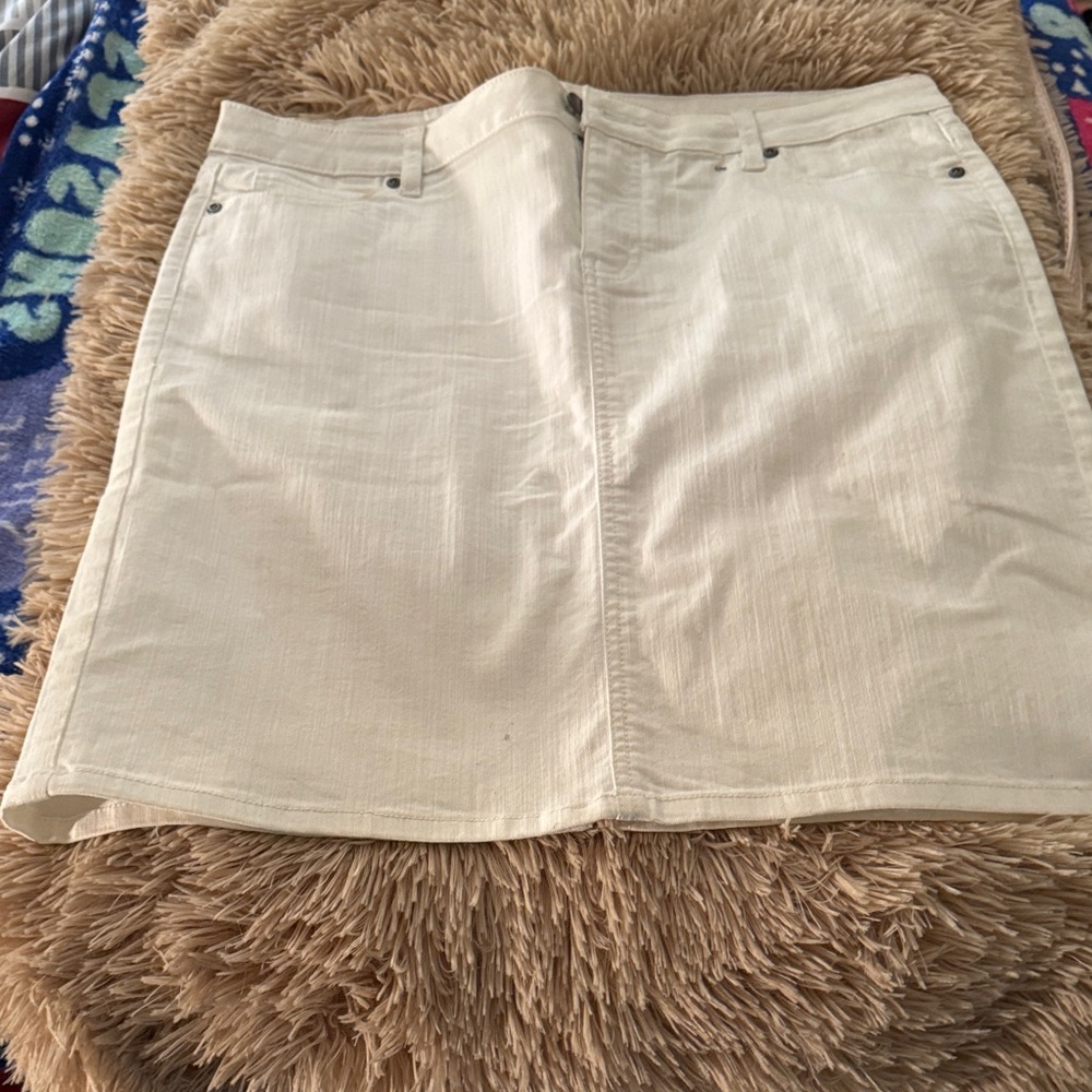 Jones New York Cream Mini Skirt
